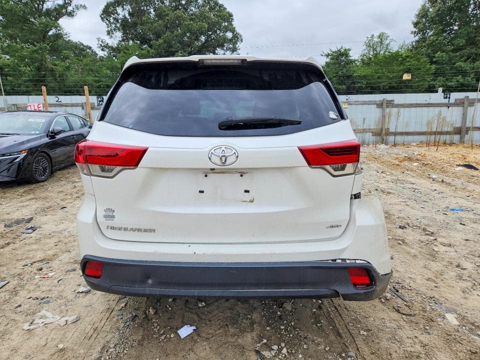 2017 TOYOTA HIGHLANDER LE 6