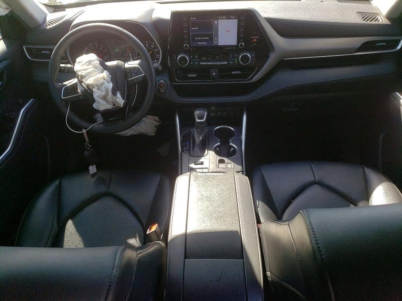 2021 TOYOTA HIGHLANDER XLE 8
