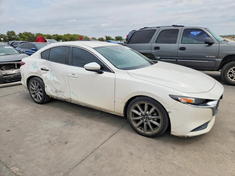 2022 MAZDA 3 SELECT 4