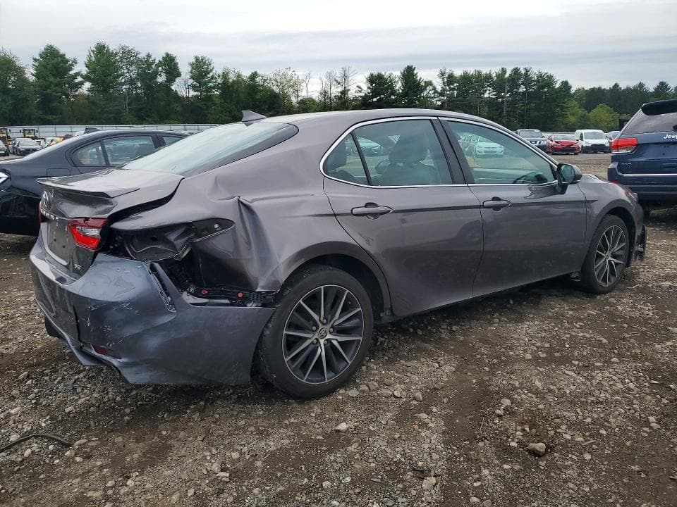 2022 TOYOTA CAMRY SE 3