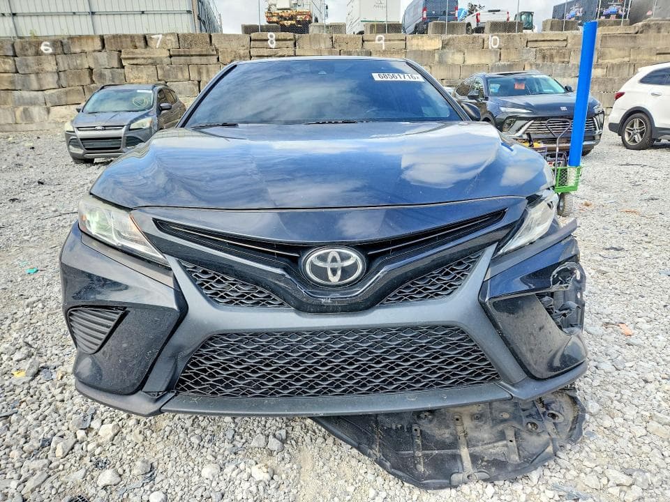 2020 TOYOTA CAMRY SE 5