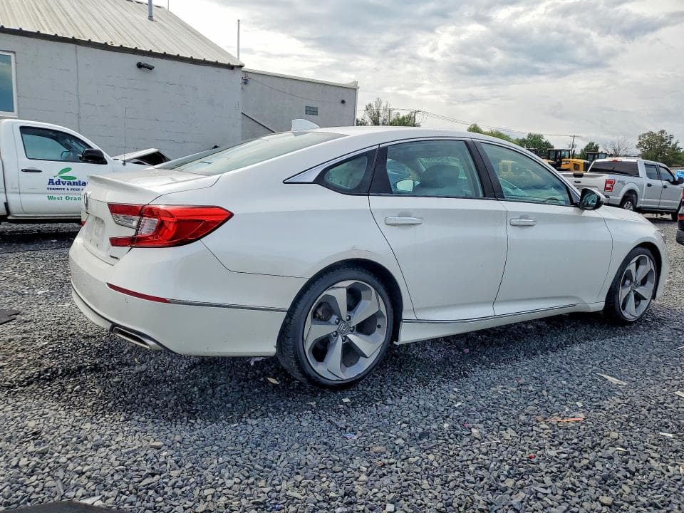 2018 HONDA ACCORD TOURING 3