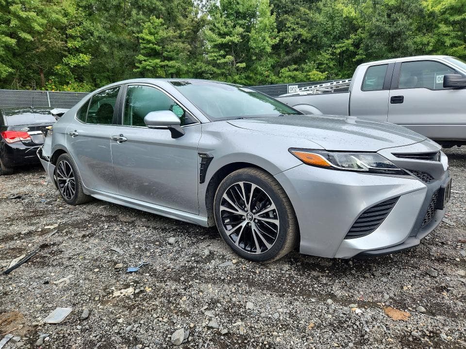 2018 TOYOTA CAMRY SE 4