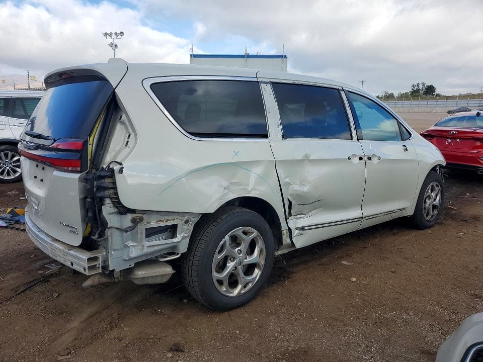 2021 CHRYSLER PACIFICA LIMITED 3