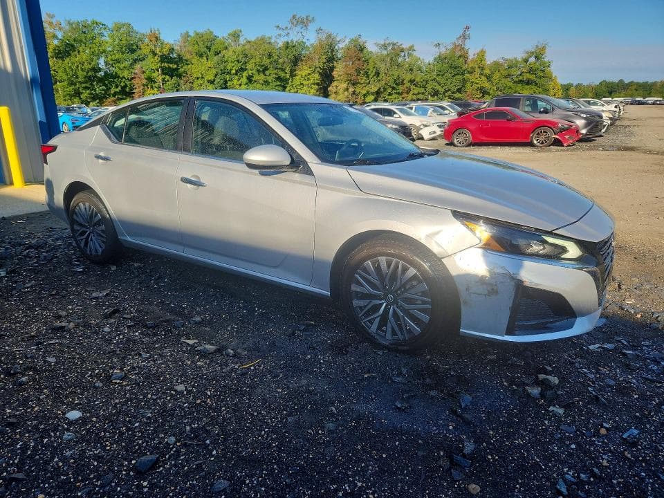 2023 NISSAN ALTIMA SV 4