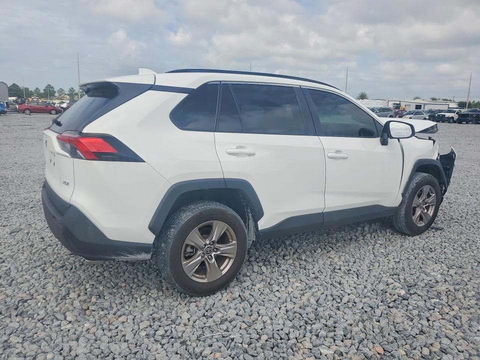 2023 TOYOTA RAV4 XLE 3