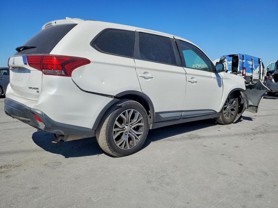 2018 MITSUBISHI OUTLANDER SE 3