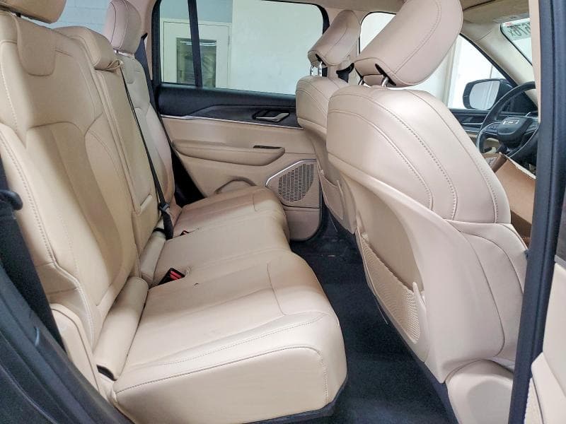 2022 JEEP GRAND CHEROKEE LIMITED 11