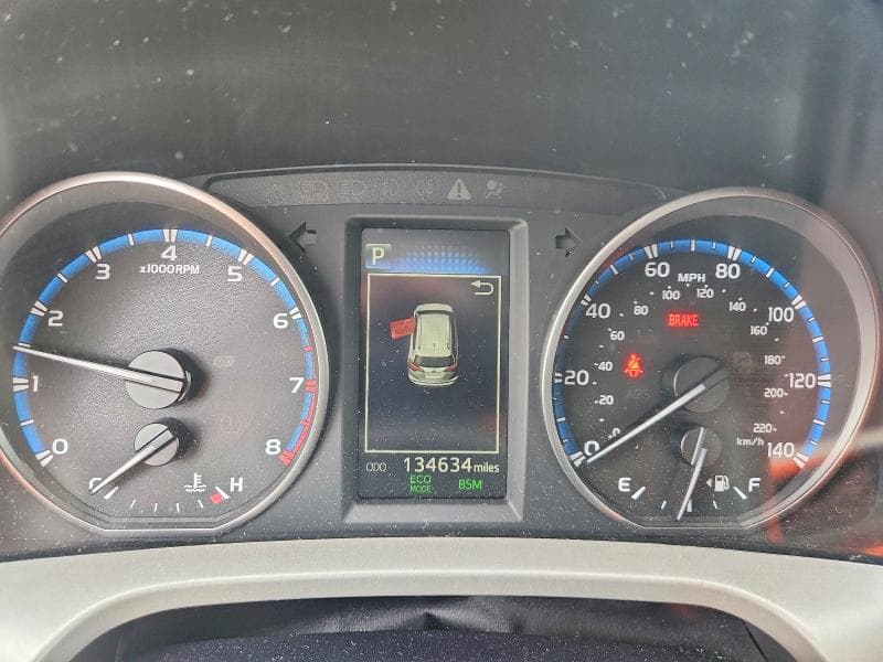 2018 TOYOTA RAV4 XLE 9