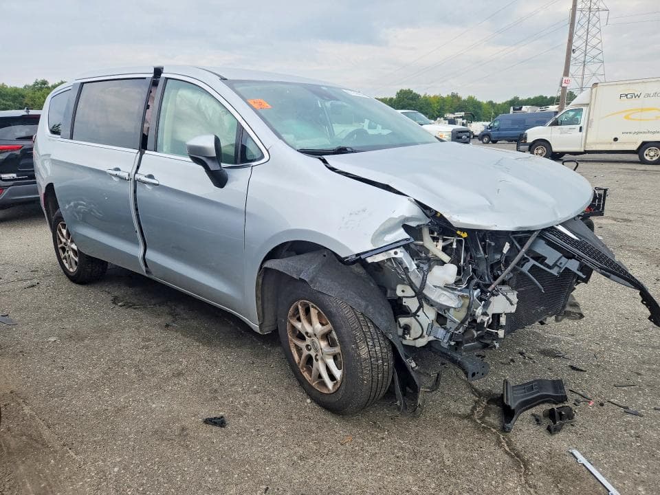 2023 CHRYSLER VOYAGER LX 4