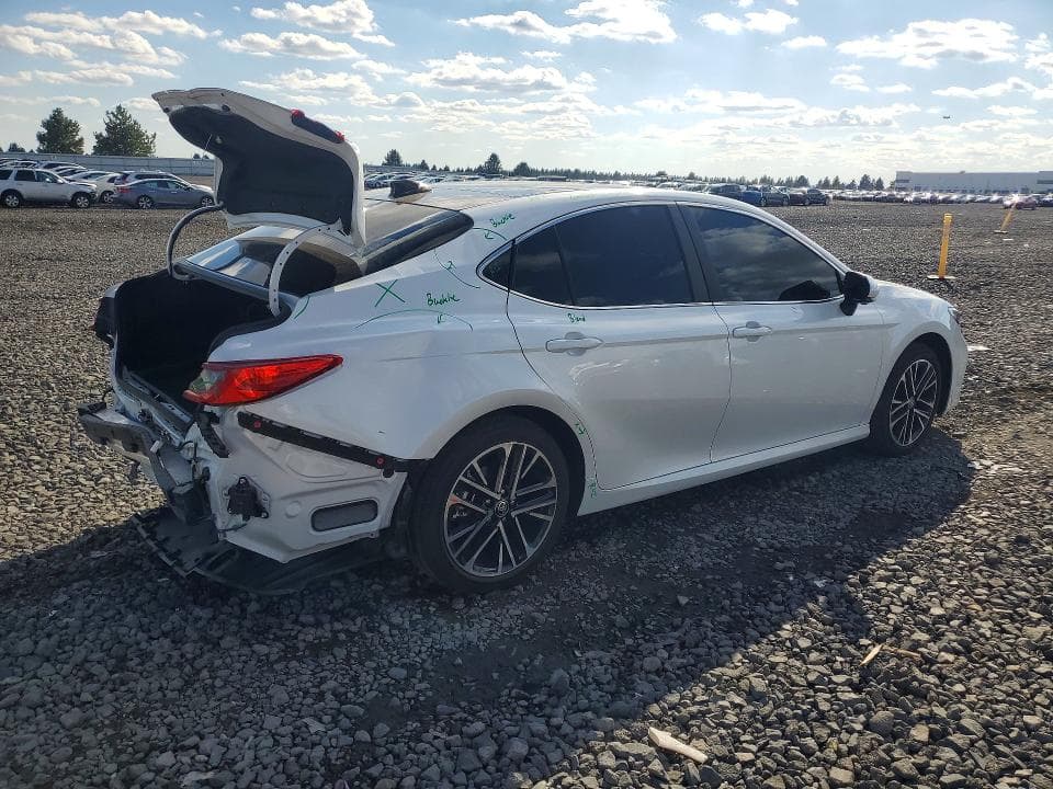 2026 TOYOTA CAMRY XLE 3