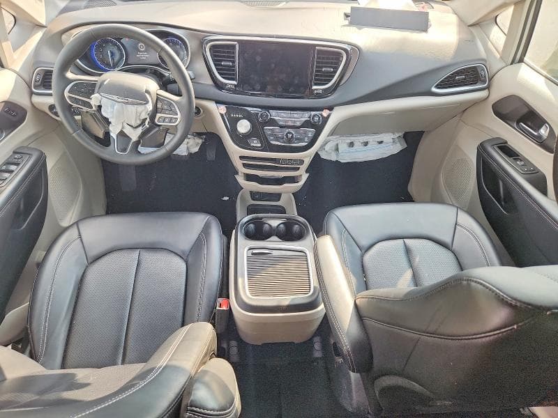 2024 CHRYSLER PACIFICA TOURING L 8
