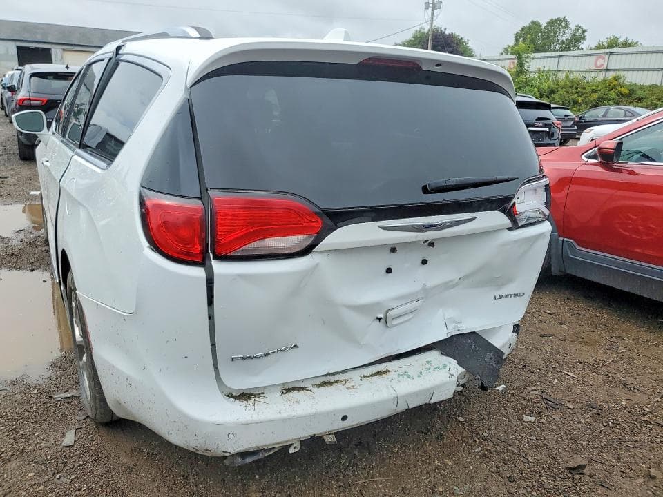 2019 CHRYSLER PACIFICA LIMITED 6
