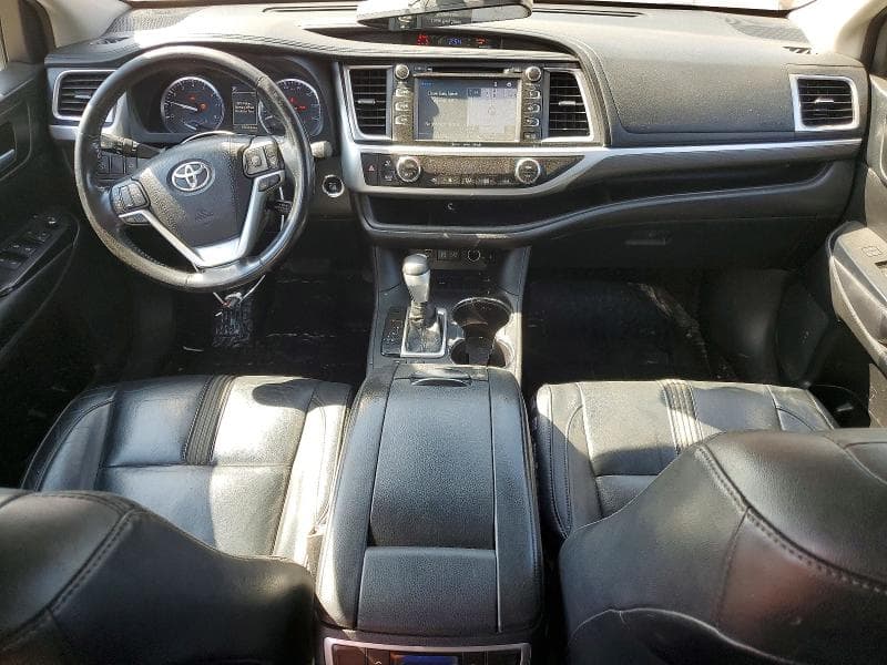 2018 TOYOTA HIGHLANDER SE 8