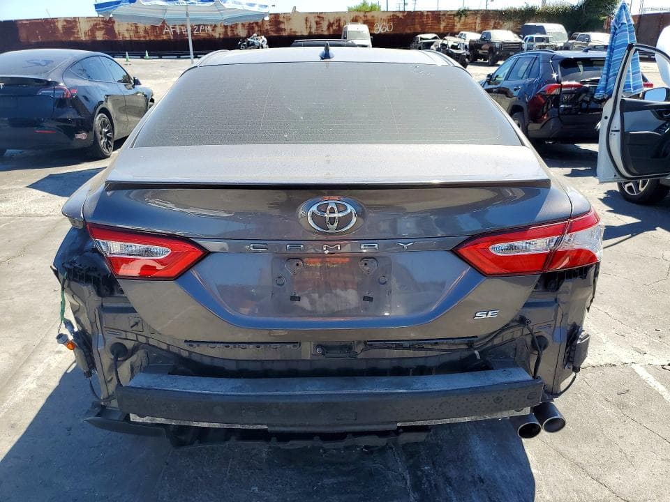 2020 TOYOTA CAMRY SE 6