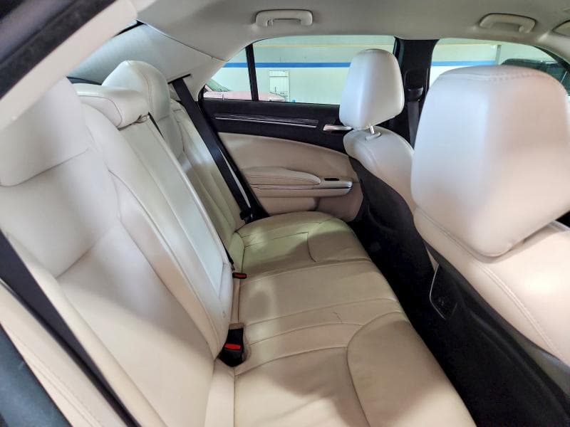 2017 CHRYSLER 300 LIMITED 10