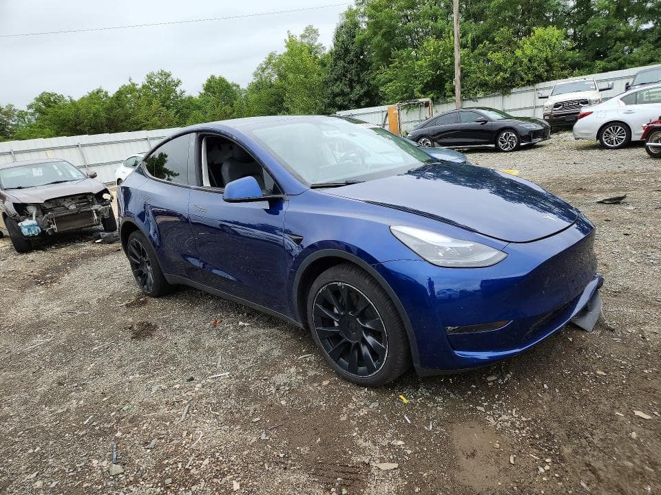 2023 TESLA MODEL Y 4