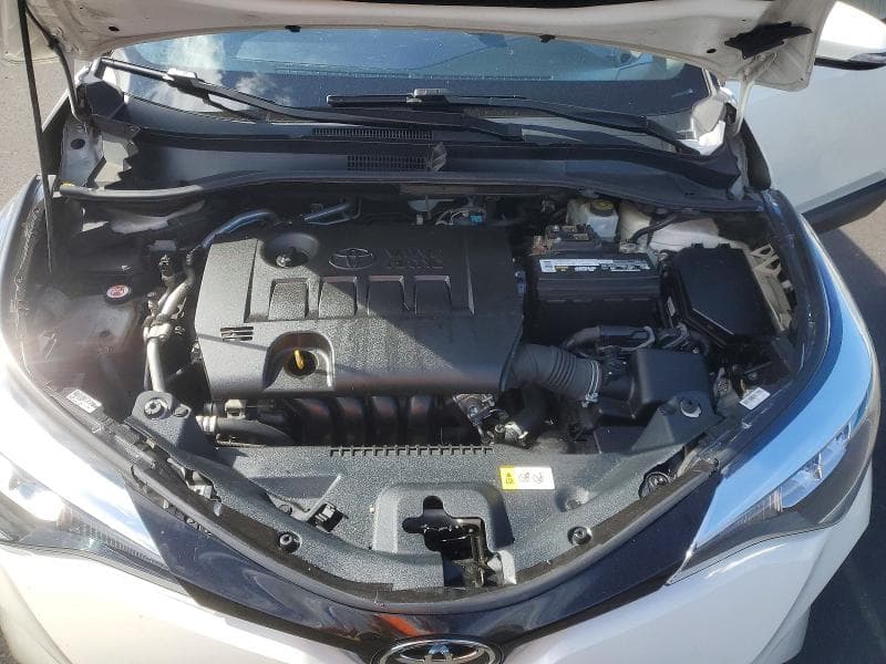 2021 TOYOTA C-HR XLE 12