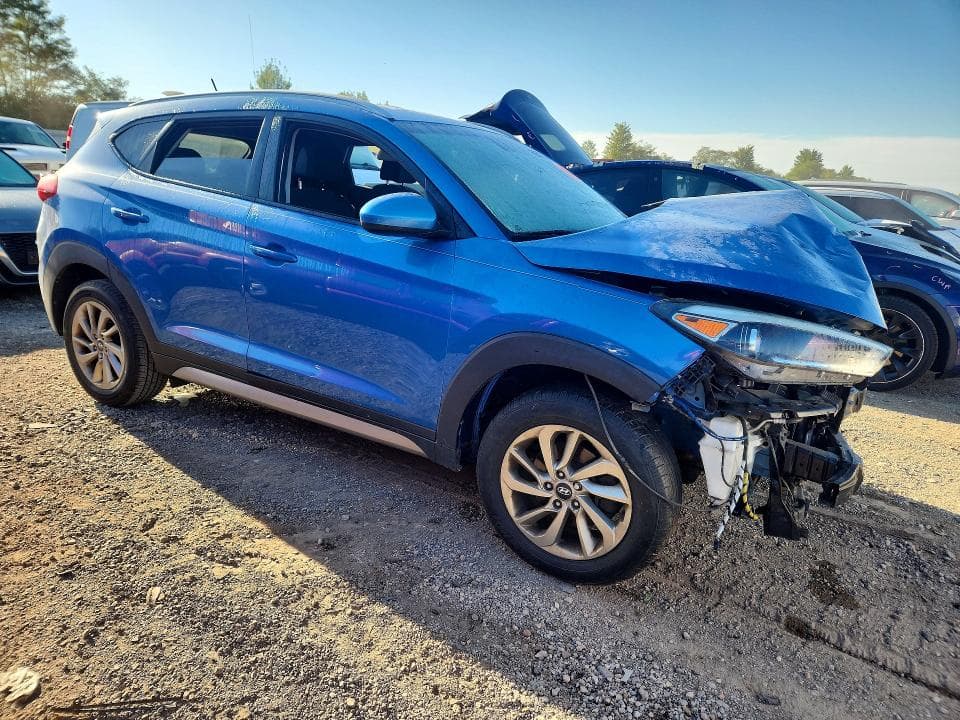 2017 HYUNDAI TUCSON SE 4