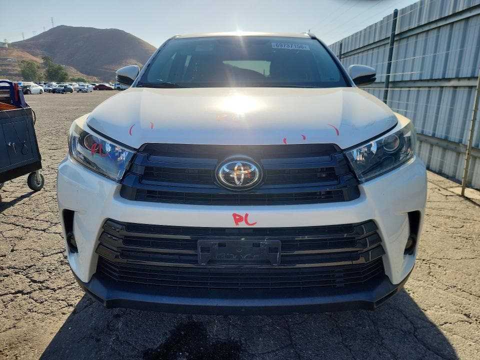 2019 TOYOTA HIGHLANDER SE 5