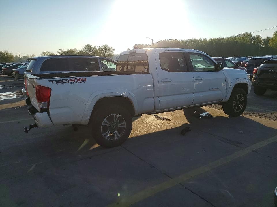 2017 TOYO TACOMA 3
