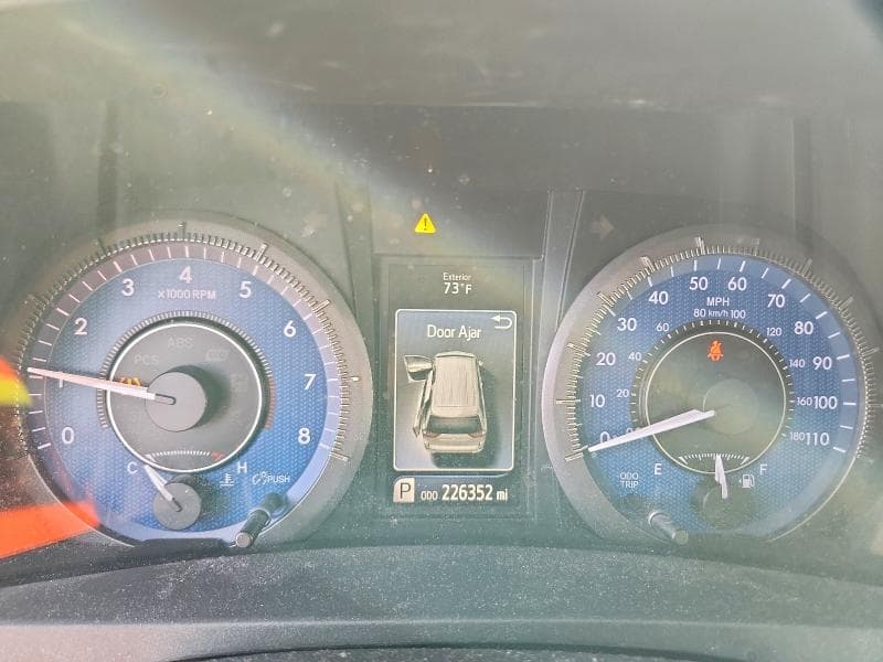 2018 TOYOTA SIENNA LE 9