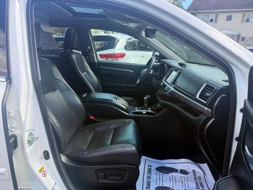 2017 TOYOTA HIGHLANDER LIMITED 9