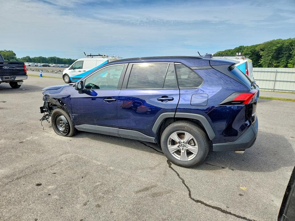 2025 TOYOTA RAV4 XLE 2