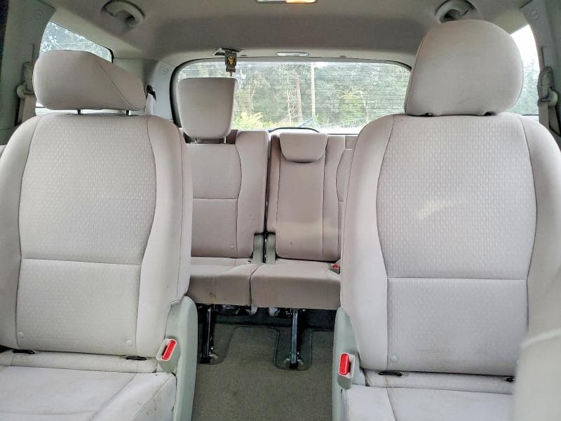 2017 KIA SEDONA LX 10
