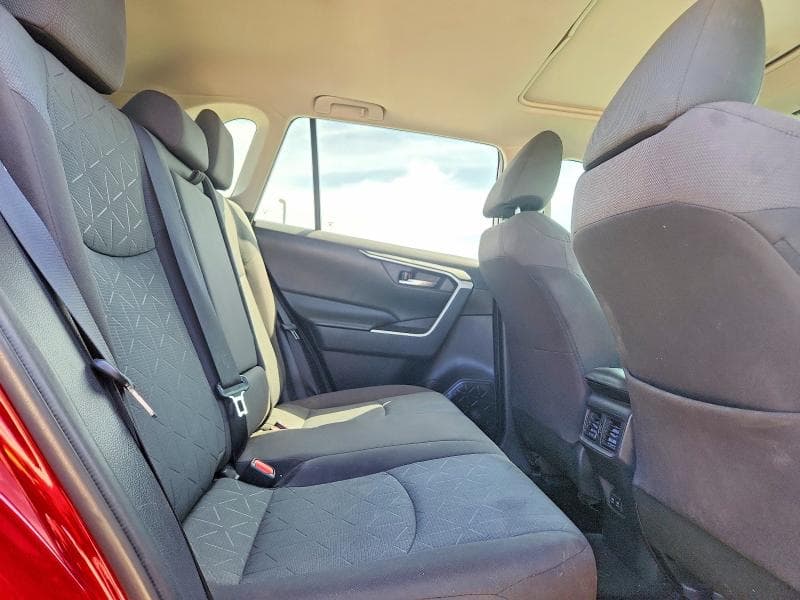 2020 TOYOTA RAV4 XLE 11