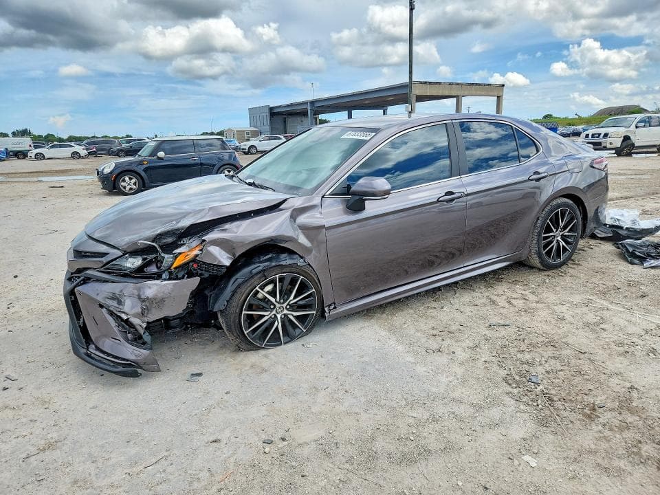 2024 TOYOTA CAMRY SE - 1