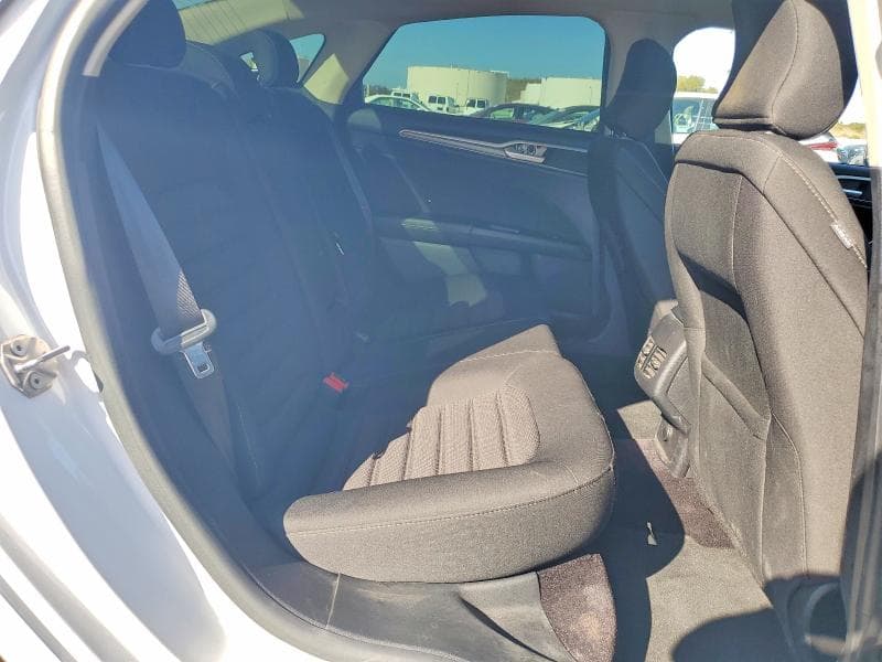 2017 FORD FUSION SE 10