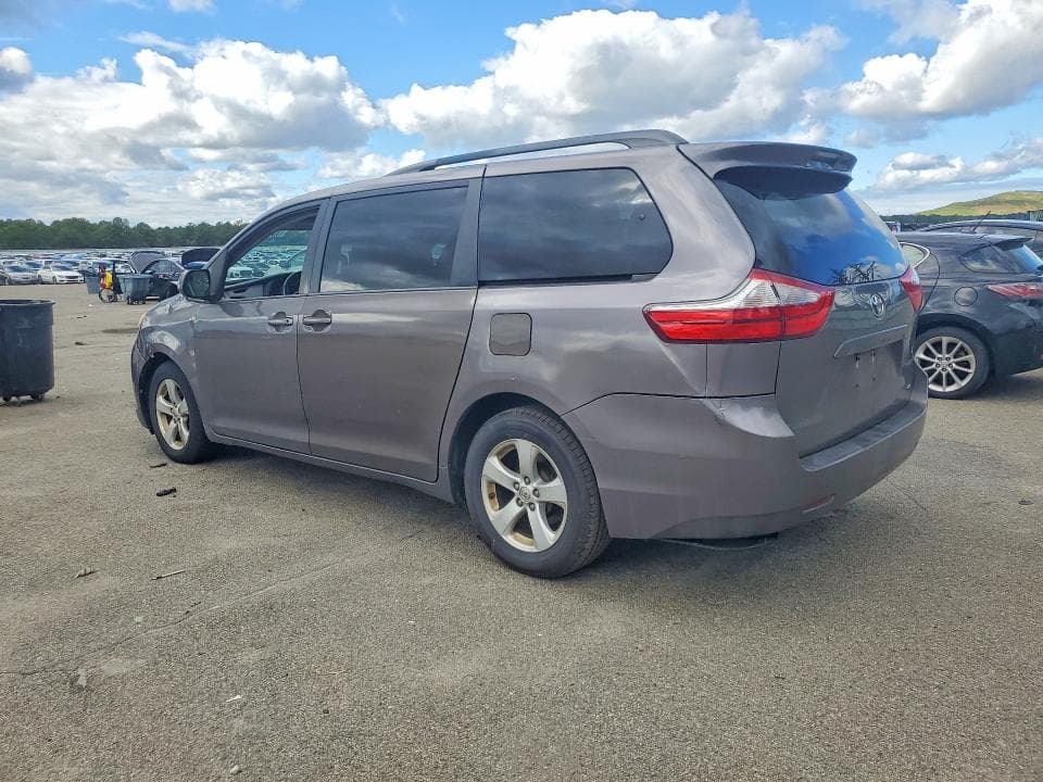 2017 TOYOTA SIENNA LE 2