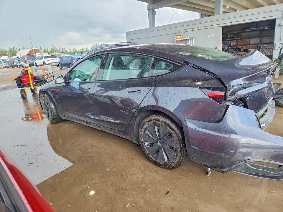 2025 TESLA MODEL 3 2