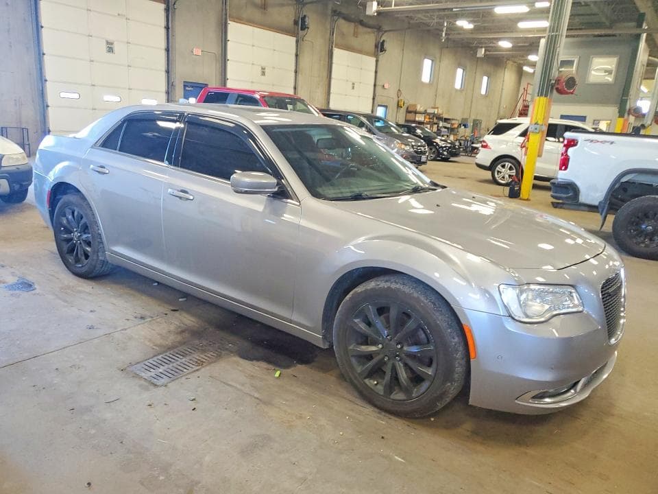 2017 CHRYSLER 300 LIMITED 4