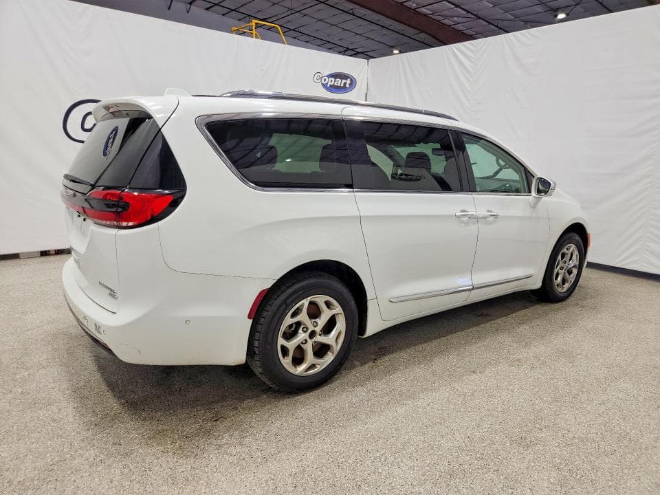 2021 CHRYSLER PACIFICA LIMITED 3
