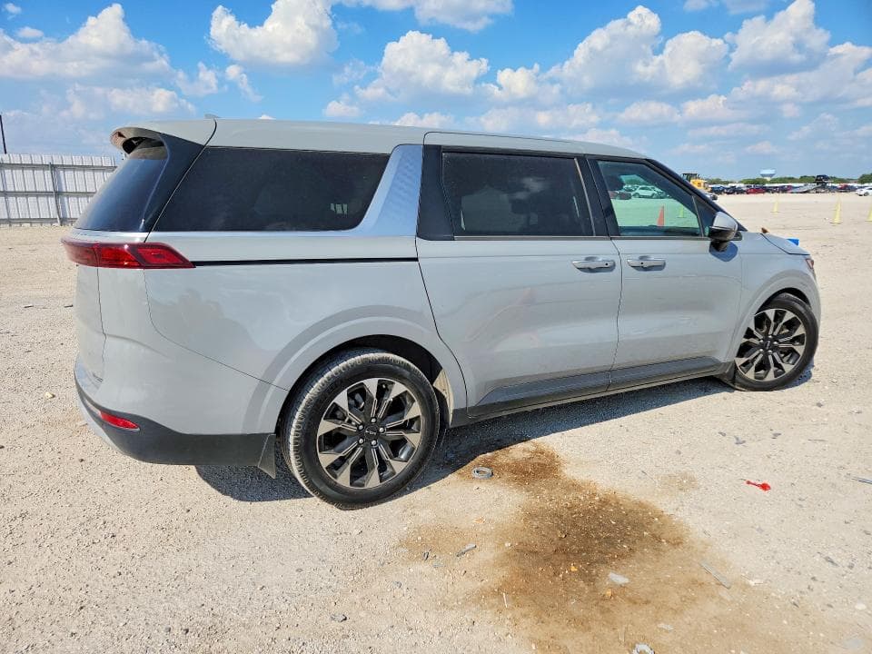 2022 KIA CARNIVAL EX 3