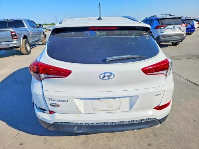 2017 HYUNDAI TUCSON SE 6