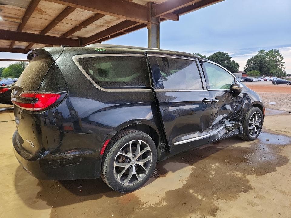 2021 CHRYSLER PACIFICA LIMITED 3