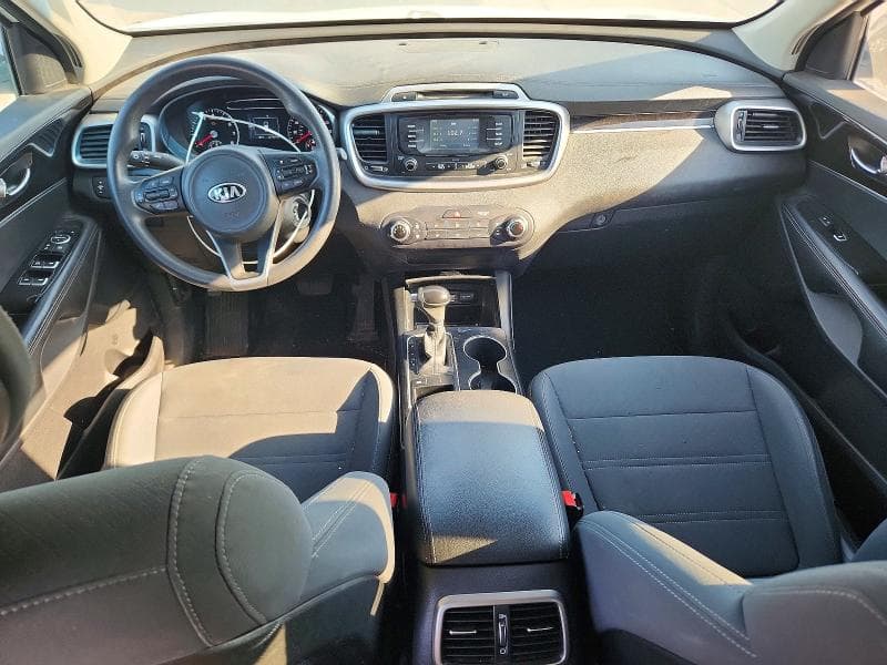 2017 KIA SORENTO LX V6 8