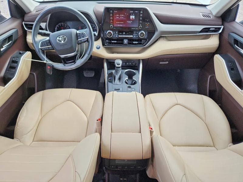2021 TOYOTA HIGHLANDER XLE 8