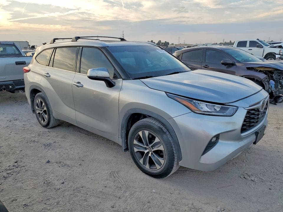 2020 TOYOTA HIGHLANDER XLE 4