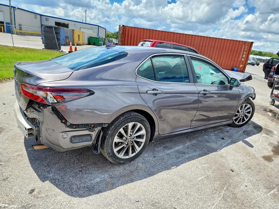 2022 TOYOTA CAMRY LE 3
