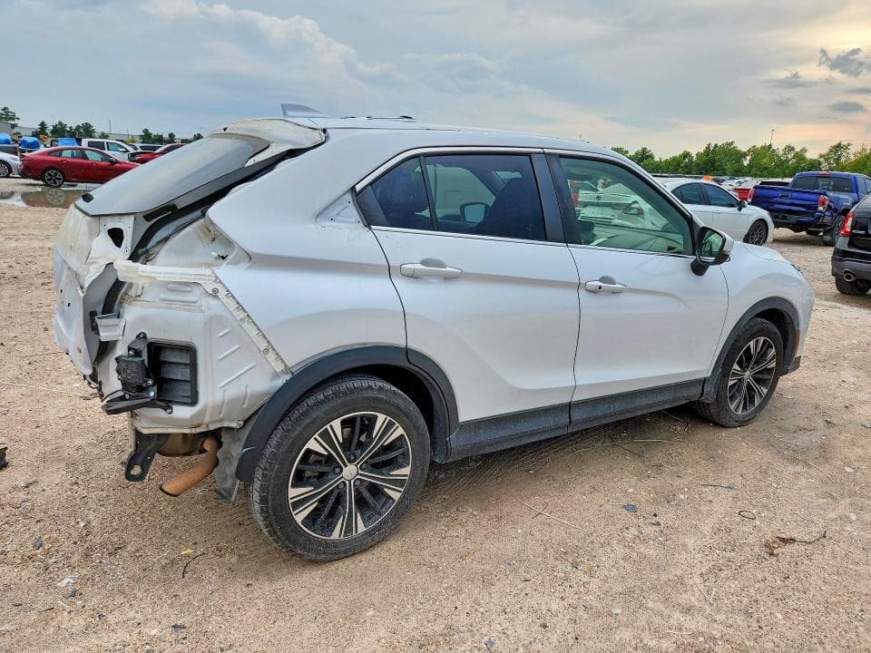 2022 MITSUBISHI ECLIPSE CROSS SE 3