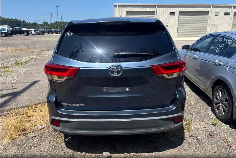 2017 TOYOTA HIGHLANDER LE 12