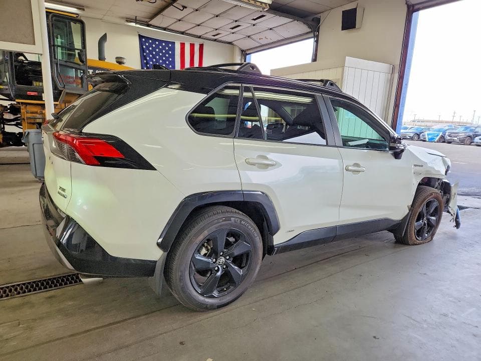 2021 TOYOTA RAV4 XSE 3