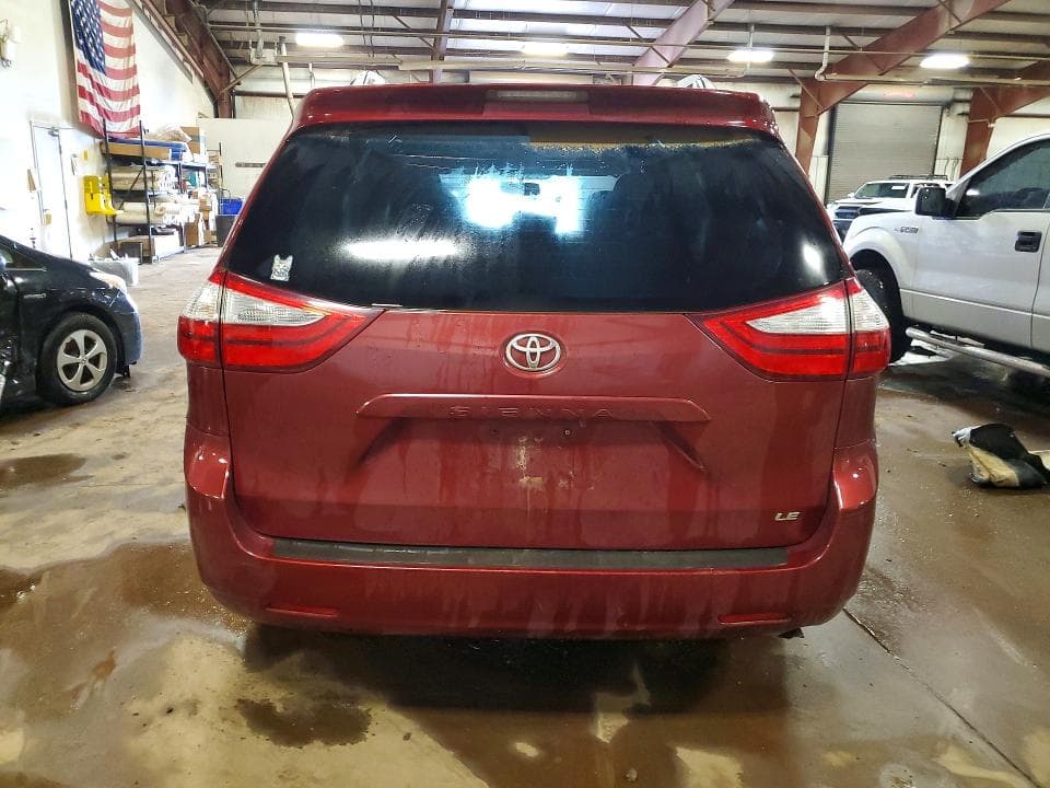 2017 TOYOTA SIENNA LE 6