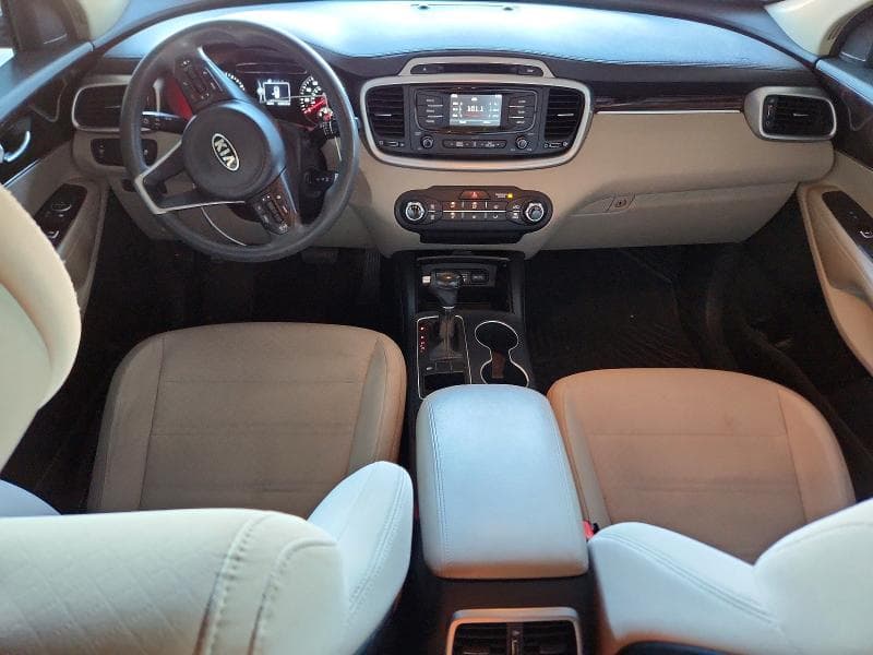 2017 KIA SORENTO LX V6 8