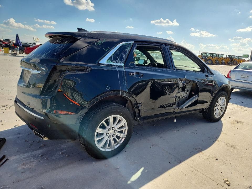 2018 CADILLAC XT5 3