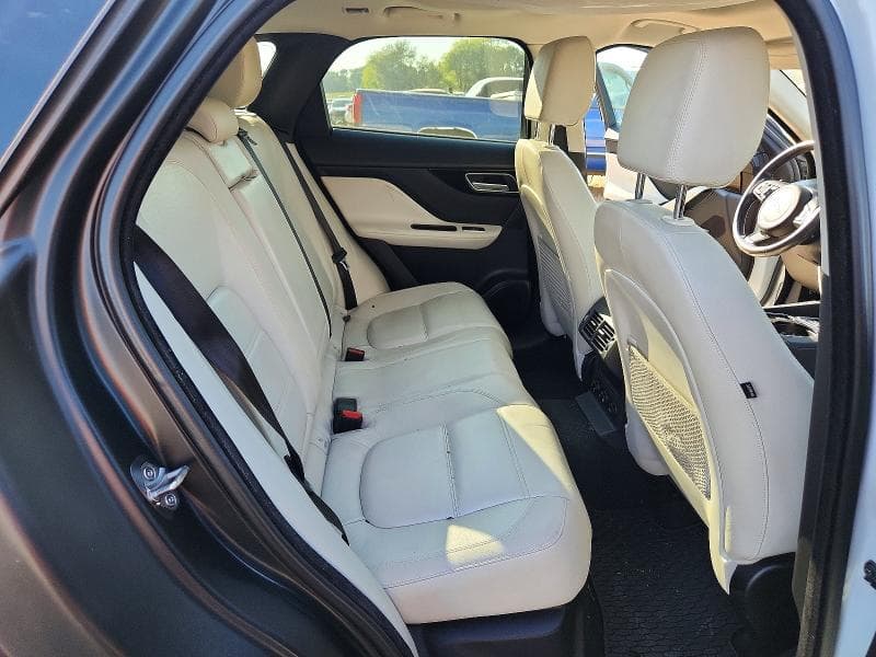 2017 JAGUAR F-PACE PRESTIGE 11